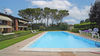 Appartamento al piano terra con doppio giardino in residence con piscina a Manerba del Garda