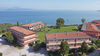 Appartamento in residence con piscina fronte lago