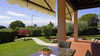 Villa a schiera di testa con giardino privato e garage doppio, in residence con piscina