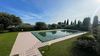 Bilocale con corte esclusiva e garage, in curato residence con piscina vista lago, a Gardone Riviera in vendita
