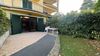 Bilocale con corte esclusiva e garage, in curato residence con piscina vista lago, a Gardone Riviera in vendita