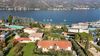 Elegante villa vista lago con ampio giardino esclusivo a San Felice del Benaco in vendita