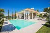 Sirmione, Punta Grò, villa di testa con piscina a pochi metri dal lago in vendita