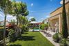 Sirmione, Punta Grò, villa di testa con piscina a pochi metri dal lago in vendita
