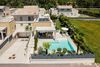 Sirmione, Punta Grò, villa di testa con piscina a pochi metri dal lago in vendita