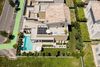 Sirmione, Punta Grò, villa di testa con piscina a pochi metri dal lago in vendita