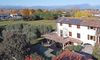 Sirmione, Chiodi. Villa di testa con giardino privato e piscina in vendita