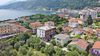 Porzione di bifamiliare con corte esclusiva a pochi passi dal Lago