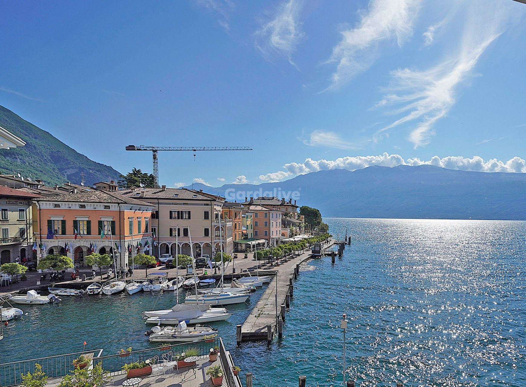 Appartamento fronte lago nel storico di Gargnano